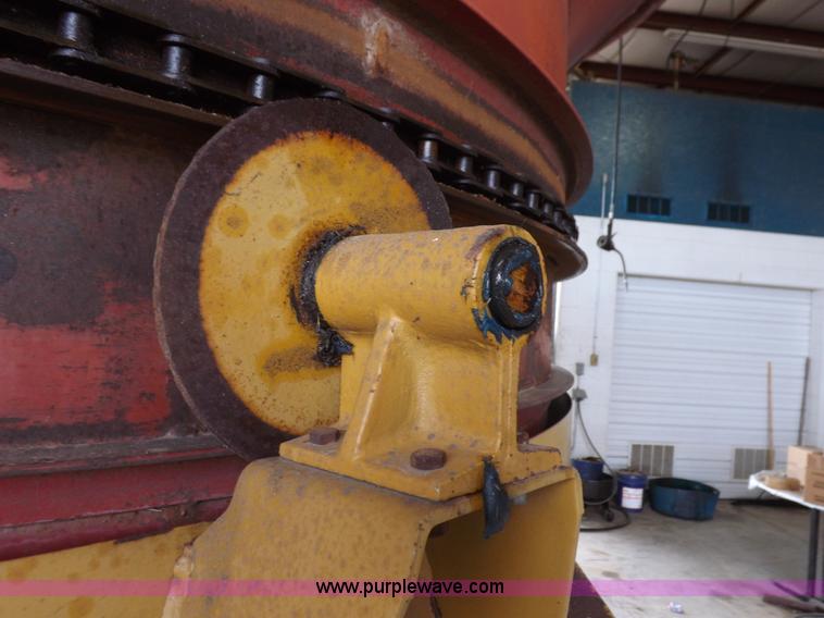 image for item H9162 HayBuster 1000 Big Bite bale processor