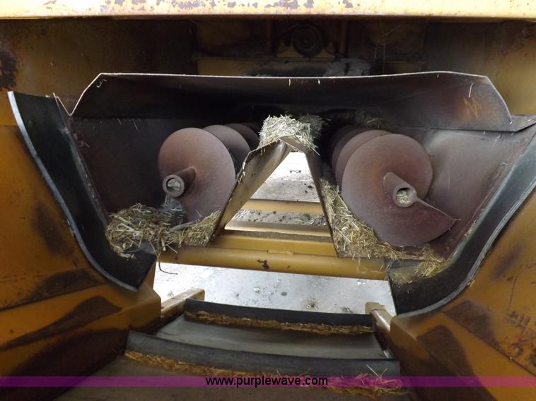 image for item H9162 HayBuster 1000 Big Bite bale processor