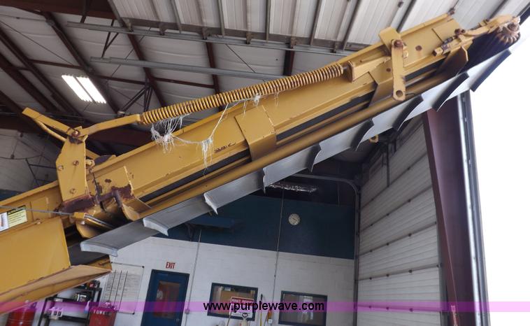 image for item H9162 HayBuster 1000 Big Bite bale processor