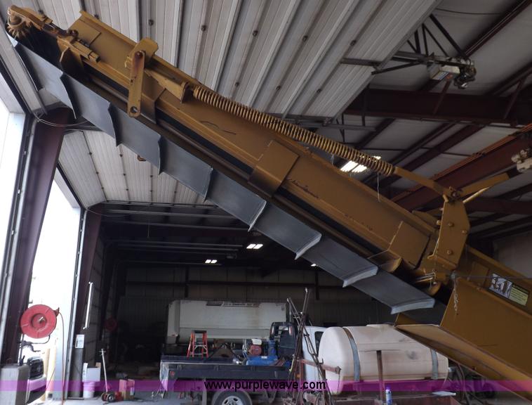 image for item H9162 HayBuster 1000 Big Bite bale processor