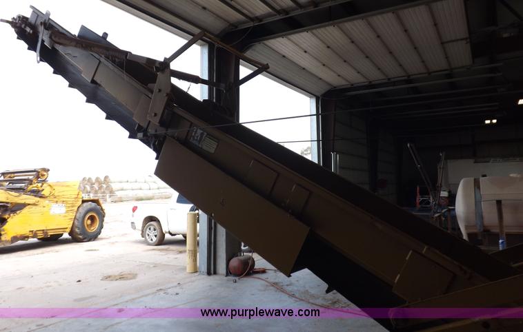 image for item H9162 HayBuster 1000 Big Bite bale processor