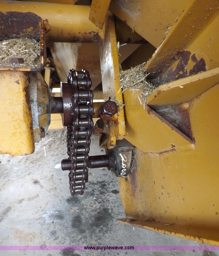 image for item H9162 HayBuster 1000 Big Bite bale processor