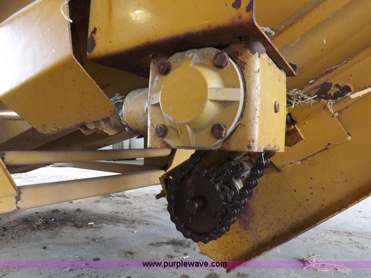 image for item H9162 HayBuster 1000 Big Bite bale processor