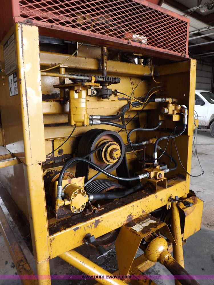 image for item H9162 HayBuster 1000 Big Bite bale processor