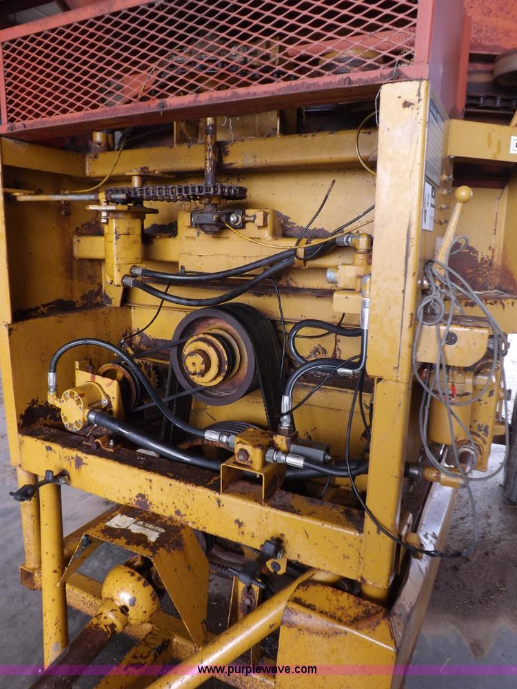 image for item H9162 HayBuster 1000 Big Bite bale processor