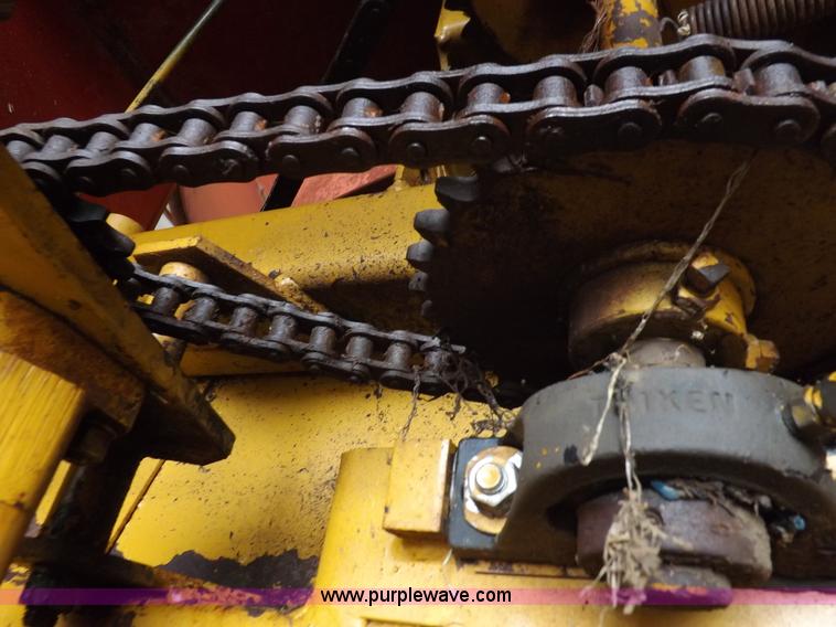 image for item H9162 HayBuster 1000 Big Bite bale processor