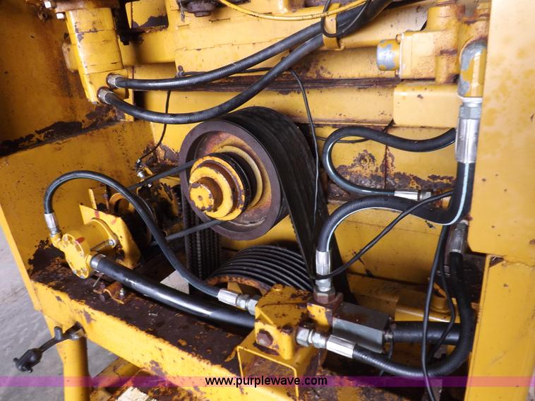 image for item H9162 HayBuster 1000 Big Bite bale processor