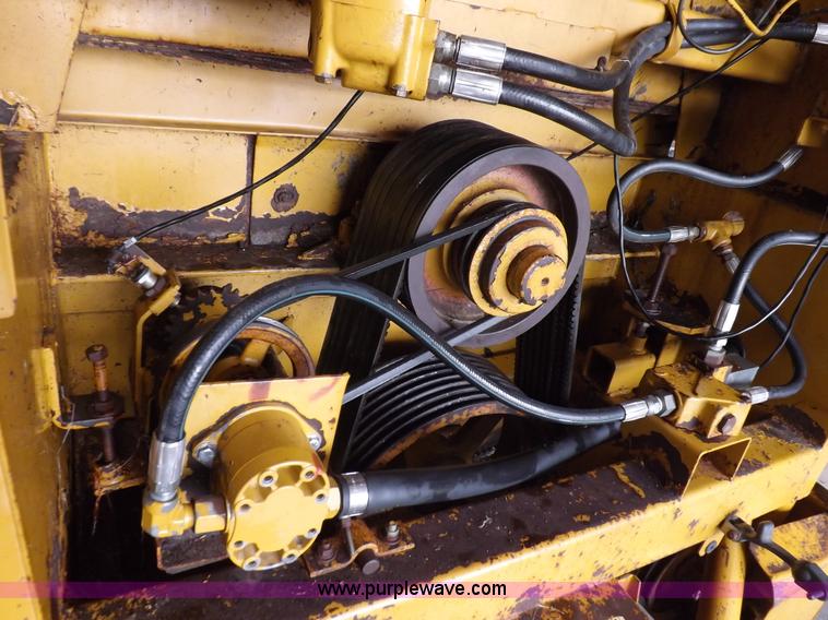 image for item H9162 HayBuster 1000 Big Bite bale processor