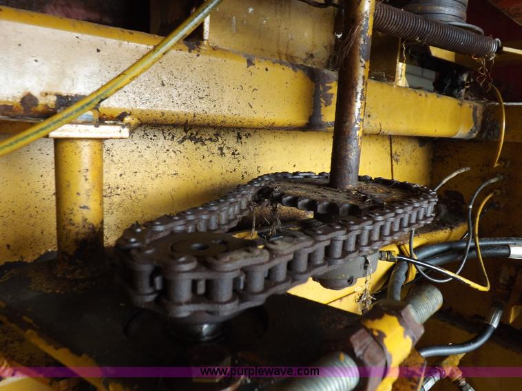 image for item H9162 HayBuster 1000 Big Bite bale processor