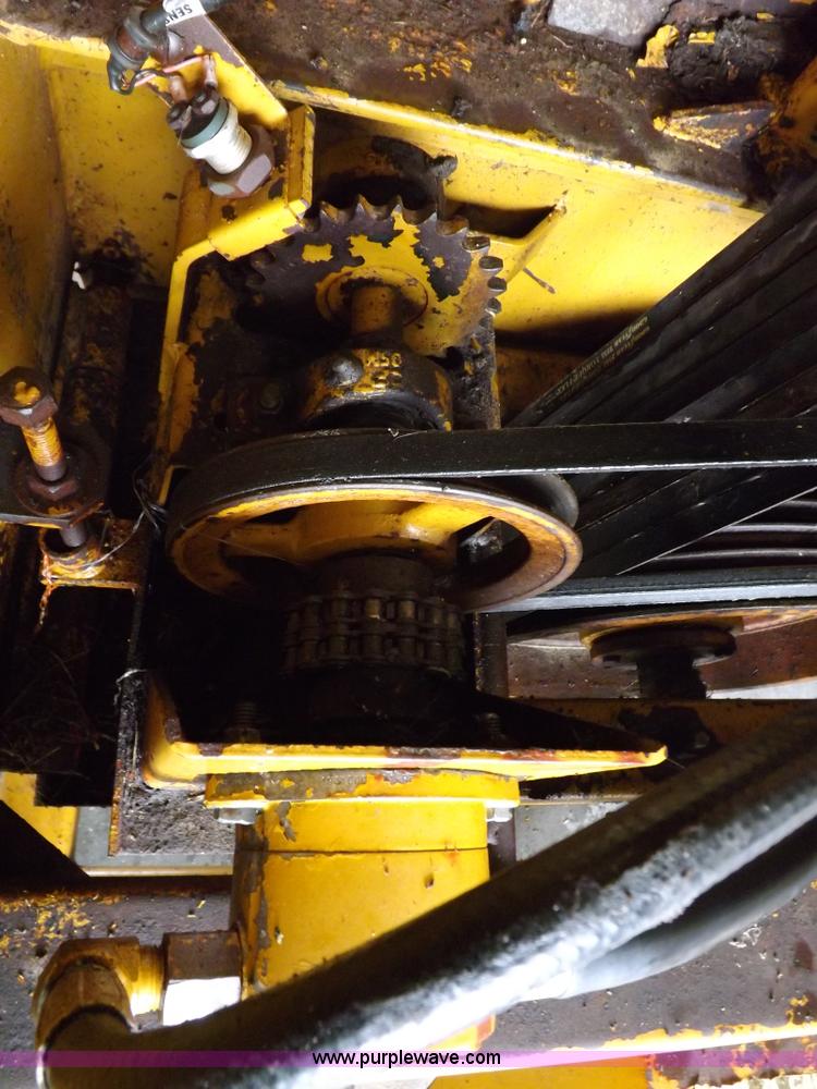 image for item H9162 HayBuster 1000 Big Bite bale processor