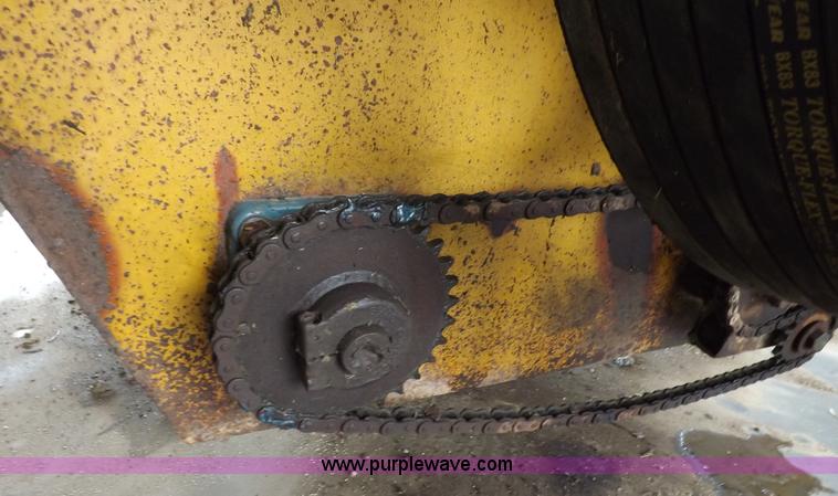 image for item H9162 HayBuster 1000 Big Bite bale processor