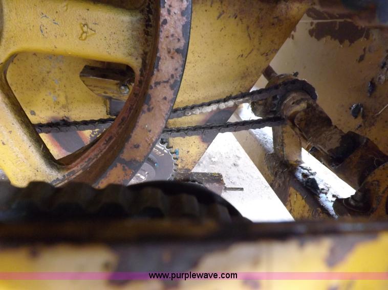 image for item H9162 HayBuster 1000 Big Bite bale processor