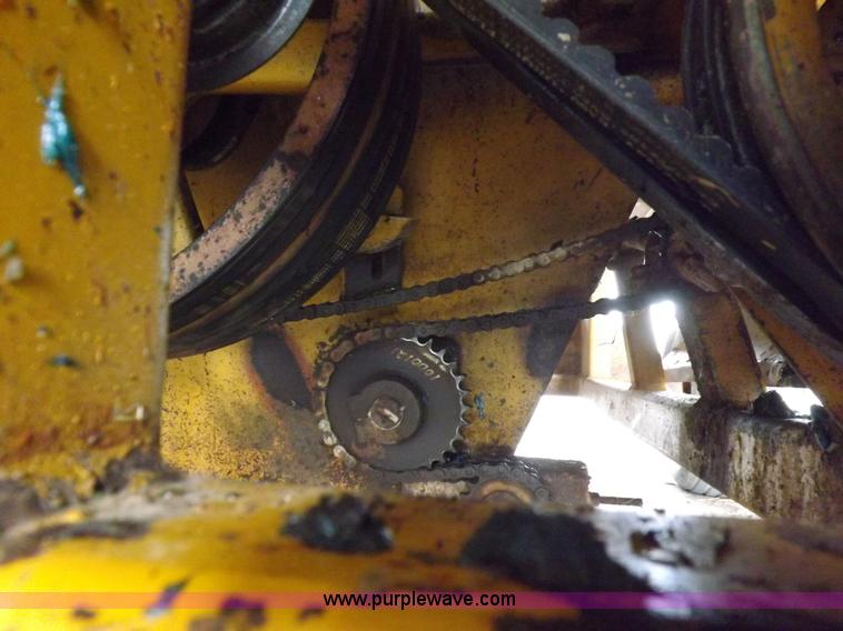 image for item H9162 HayBuster 1000 Big Bite bale processor