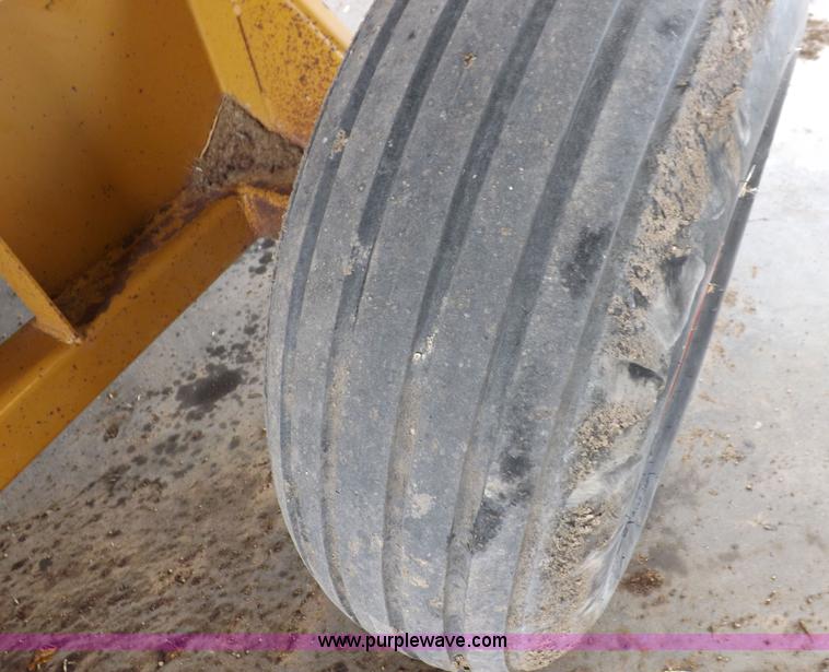 image for item H9162 HayBuster 1000 Big Bite bale processor