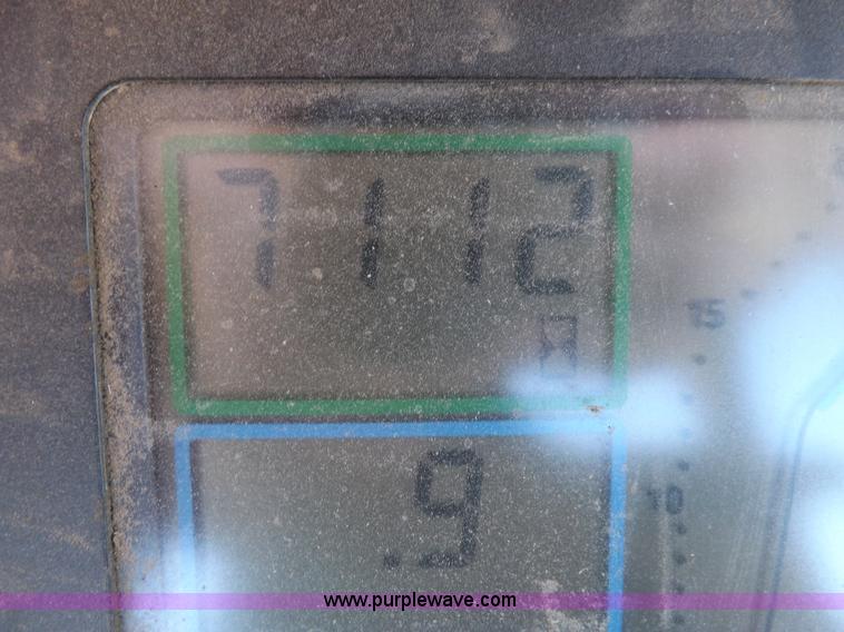 image for item H9165 1994 John Deere 7800 tractor