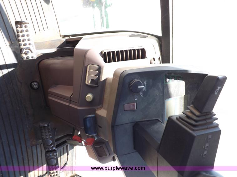 image for item H9165 1994 John Deere 7800 tractor