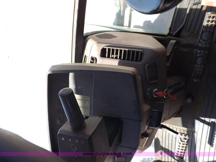 image for item H9165 1994 John Deere 7800 tractor