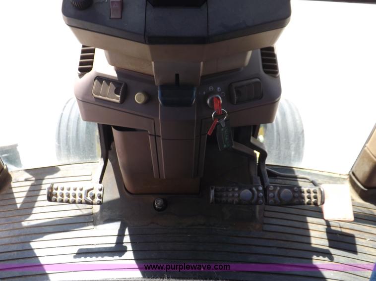 image for item H9165 1994 John Deere 7800 tractor