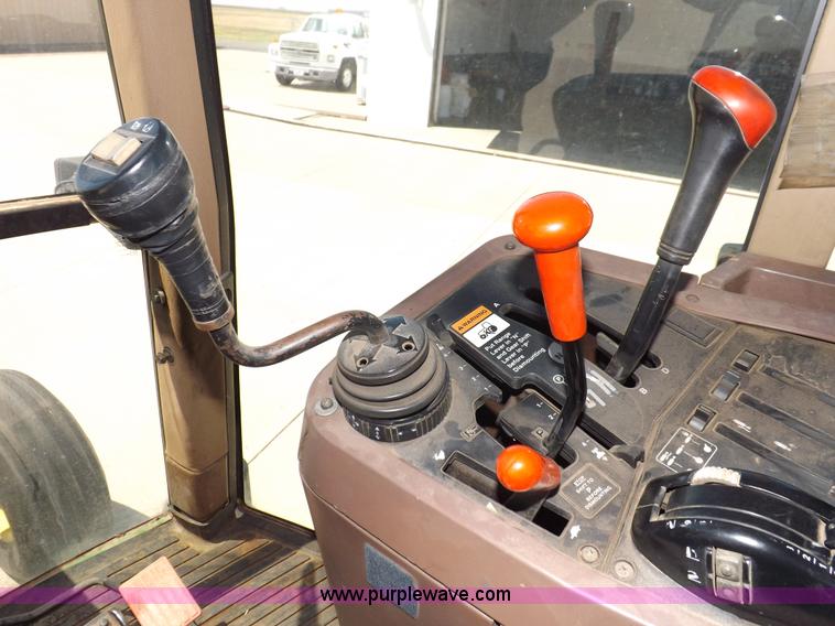 image for item H9165 1994 John Deere 7800 tractor