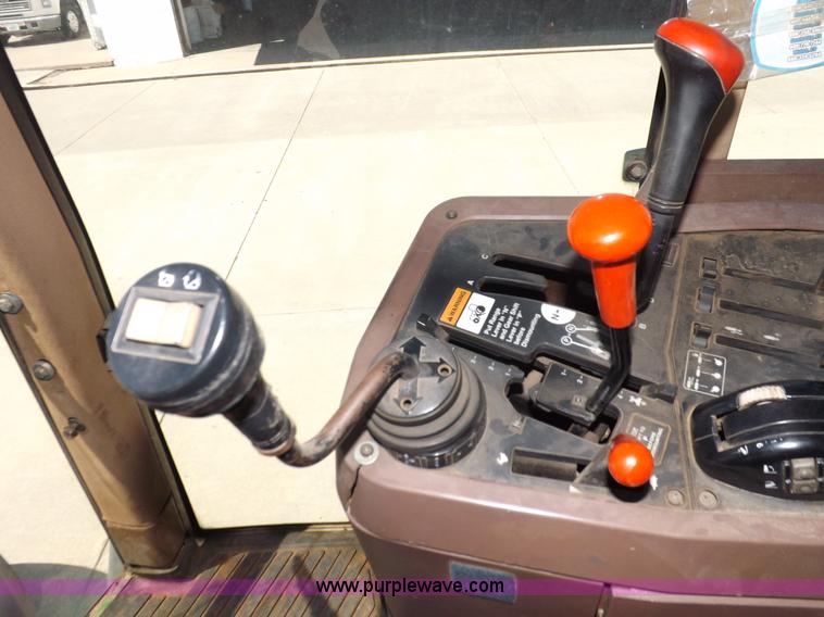 image for item H9165 1994 John Deere 7800 tractor