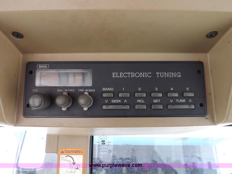 image for item H9165 1994 John Deere 7800 tractor