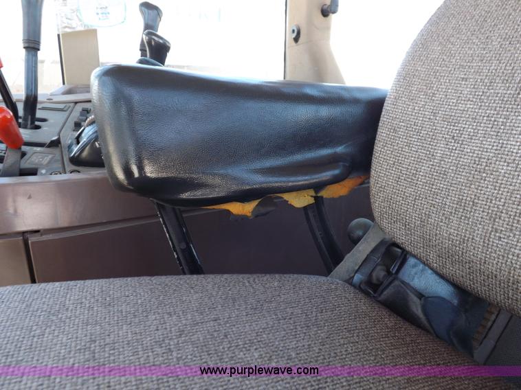 image for item H9165 1994 John Deere 7800 tractor