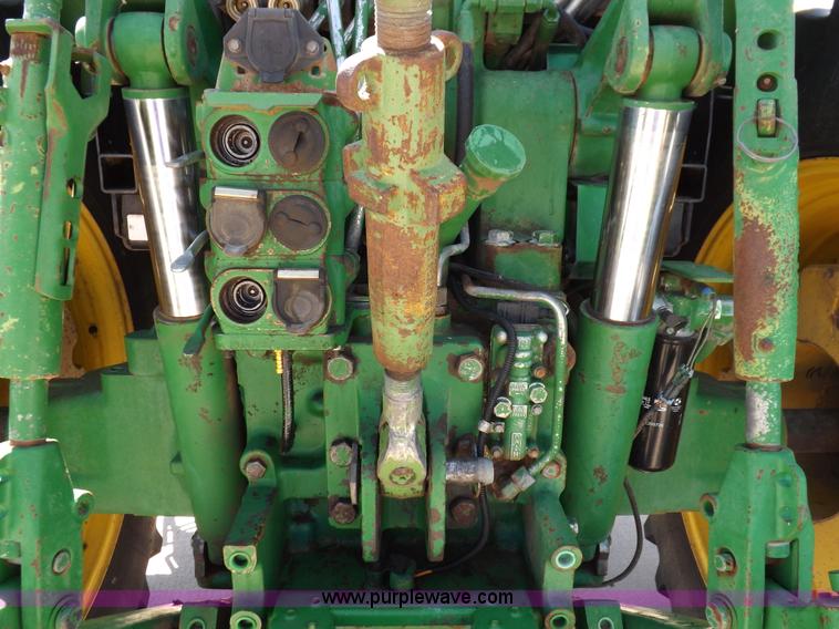 image for item H9165 1994 John Deere 7800 tractor