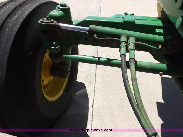 image for item H9165 1994 John Deere 7800 tractor