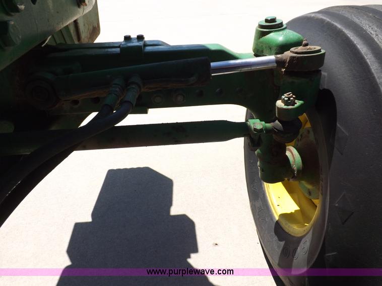 image for item H9165 1994 John Deere 7800 tractor