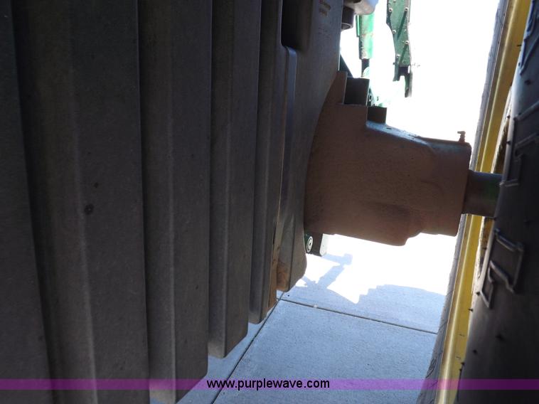 image for item H9165 1994 John Deere 7800 tractor