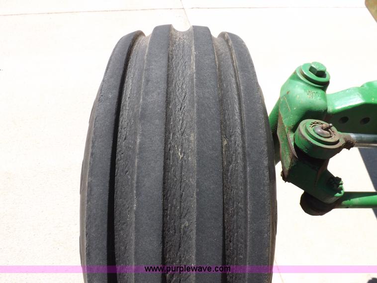 image for item H9165 1994 John Deere 7800 tractor