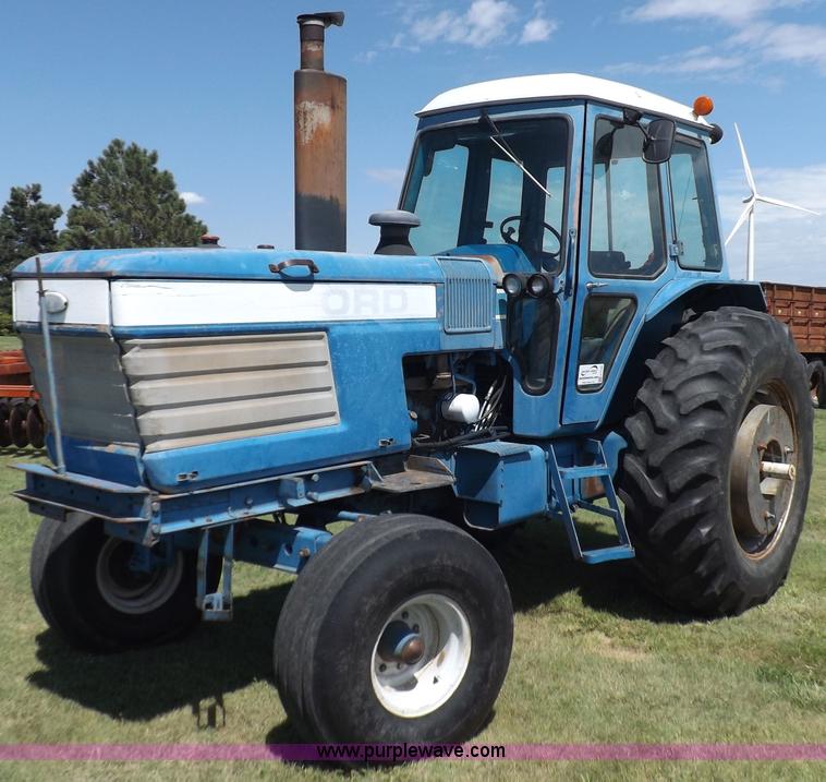 image for item H9169 Ford TW25 tractor