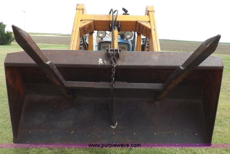 image for item H9177 1969 Ford 5000 tractor