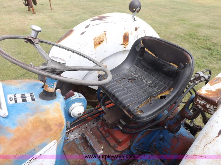 image for item H9177 1969 Ford 5000 tractor