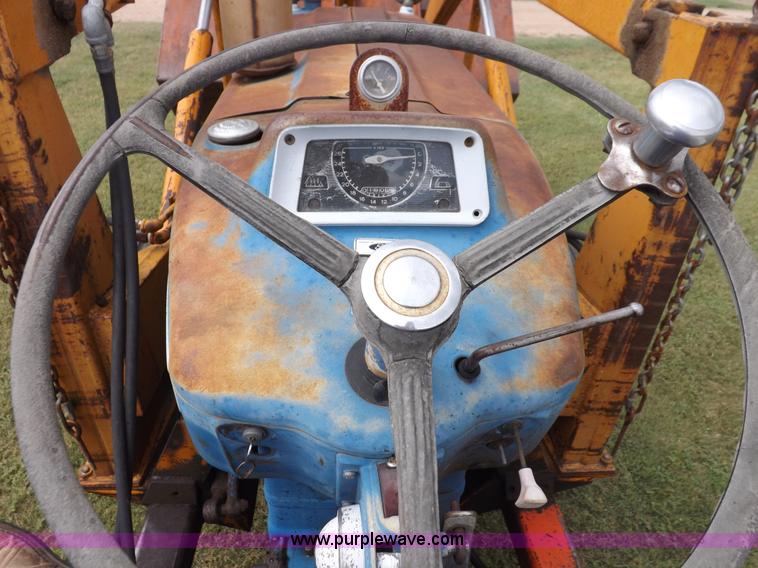 image for item H9177 1969 Ford 5000 tractor