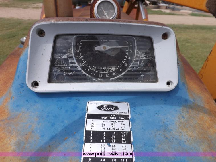 image for item H9177 1969 Ford 5000 tractor