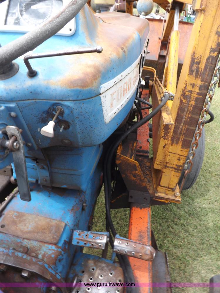 image for item H9177 1969 Ford 5000 tractor