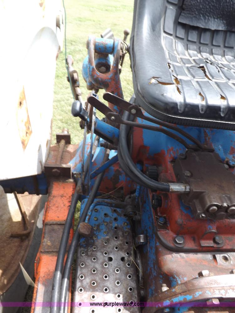 image for item H9177 1969 Ford 5000 tractor