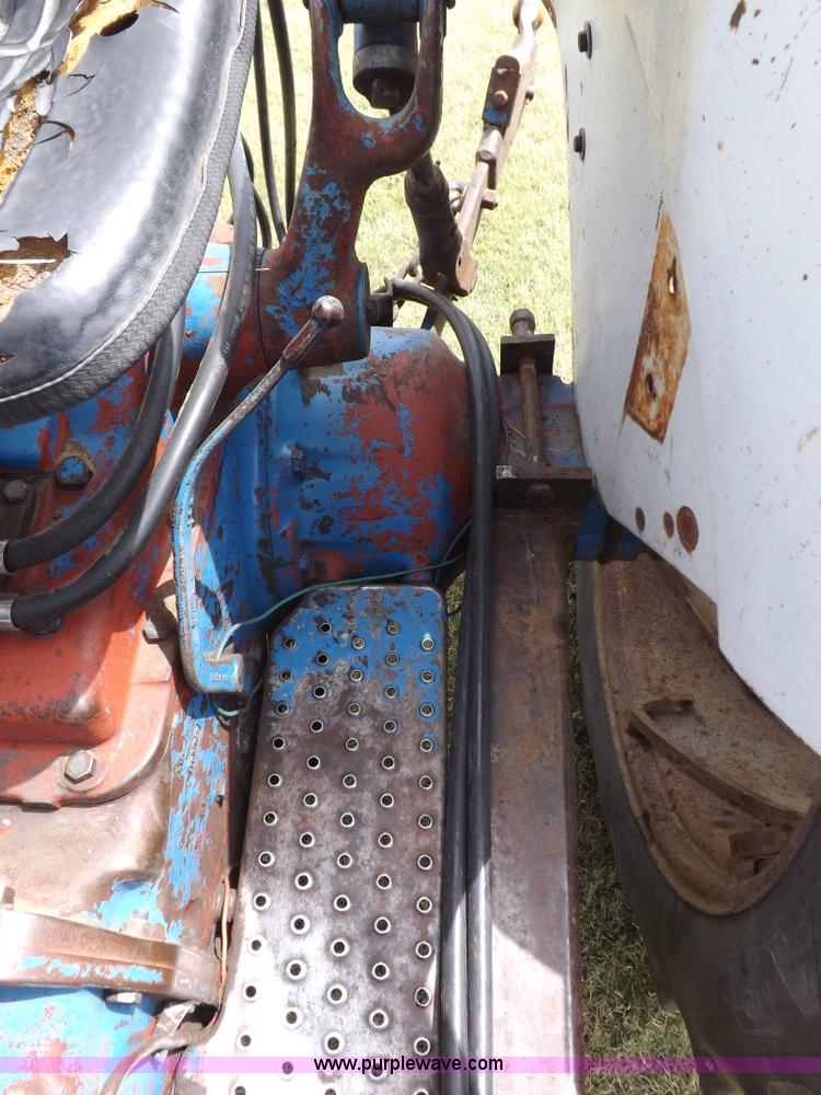 image for item H9177 1969 Ford 5000 tractor