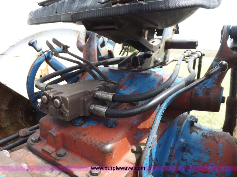 image for item H9177 1969 Ford 5000 tractor