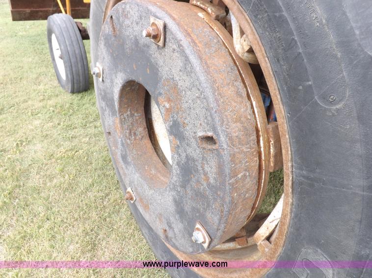 image for item H9177 1969 Ford 5000 tractor