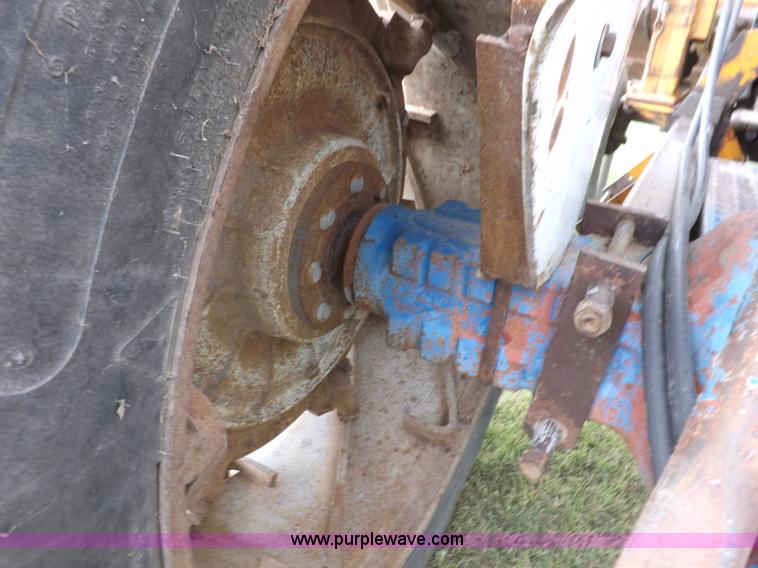 image for item H9177 1969 Ford 5000 tractor