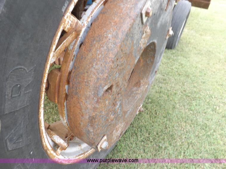 image for item H9177 1969 Ford 5000 tractor