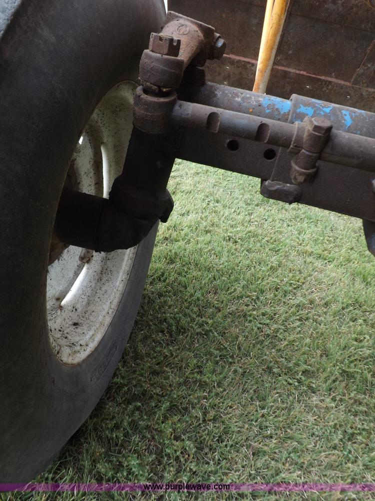 image for item H9177 1969 Ford 5000 tractor