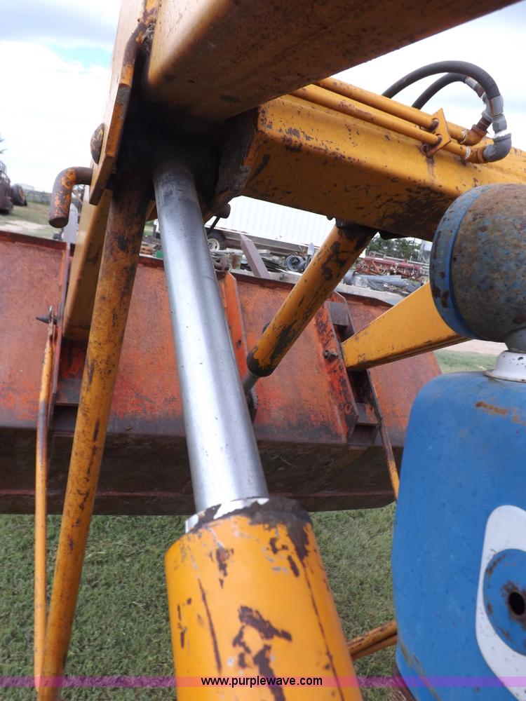 image for item H9177 1969 Ford 5000 tractor