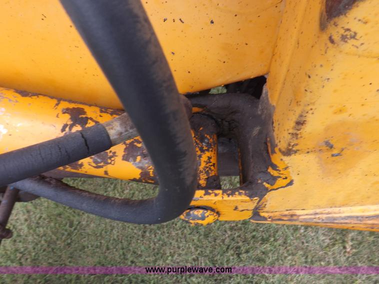 image for item H9177 1969 Ford 5000 tractor