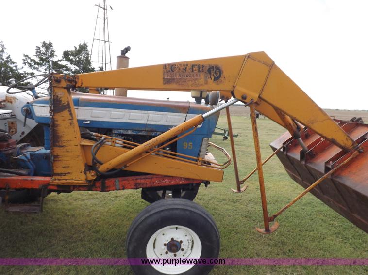 image for item H9177 1969 Ford 5000 tractor