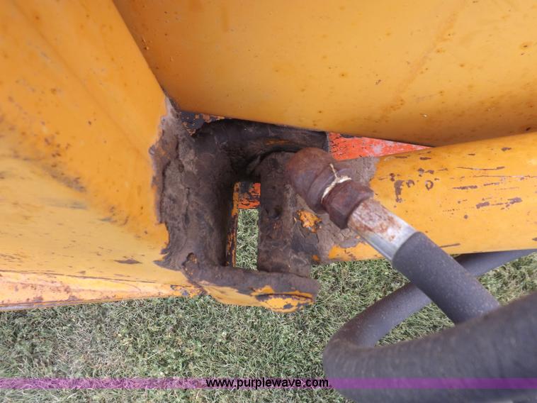 image for item H9177 1969 Ford 5000 tractor