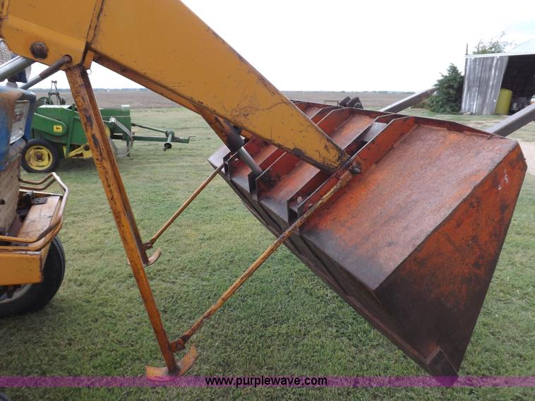 image for item H9177 1969 Ford 5000 tractor