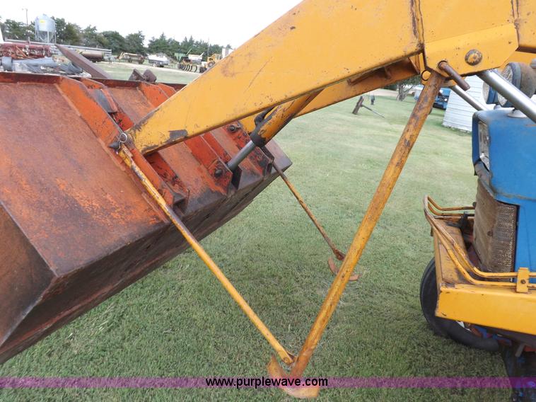 image for item H9177 1969 Ford 5000 tractor